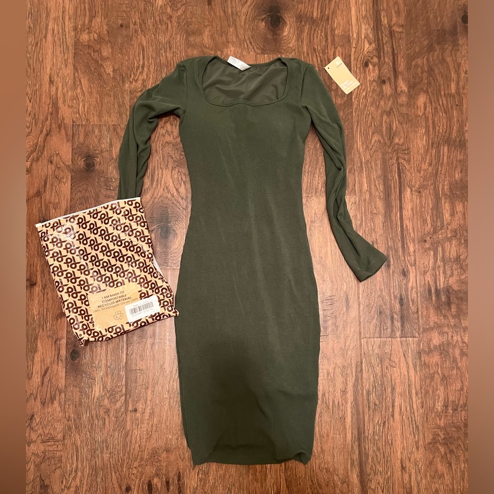 NWT Built-In Shapewear Long Sleeve Midi
Lounge Dress XS Olive Green